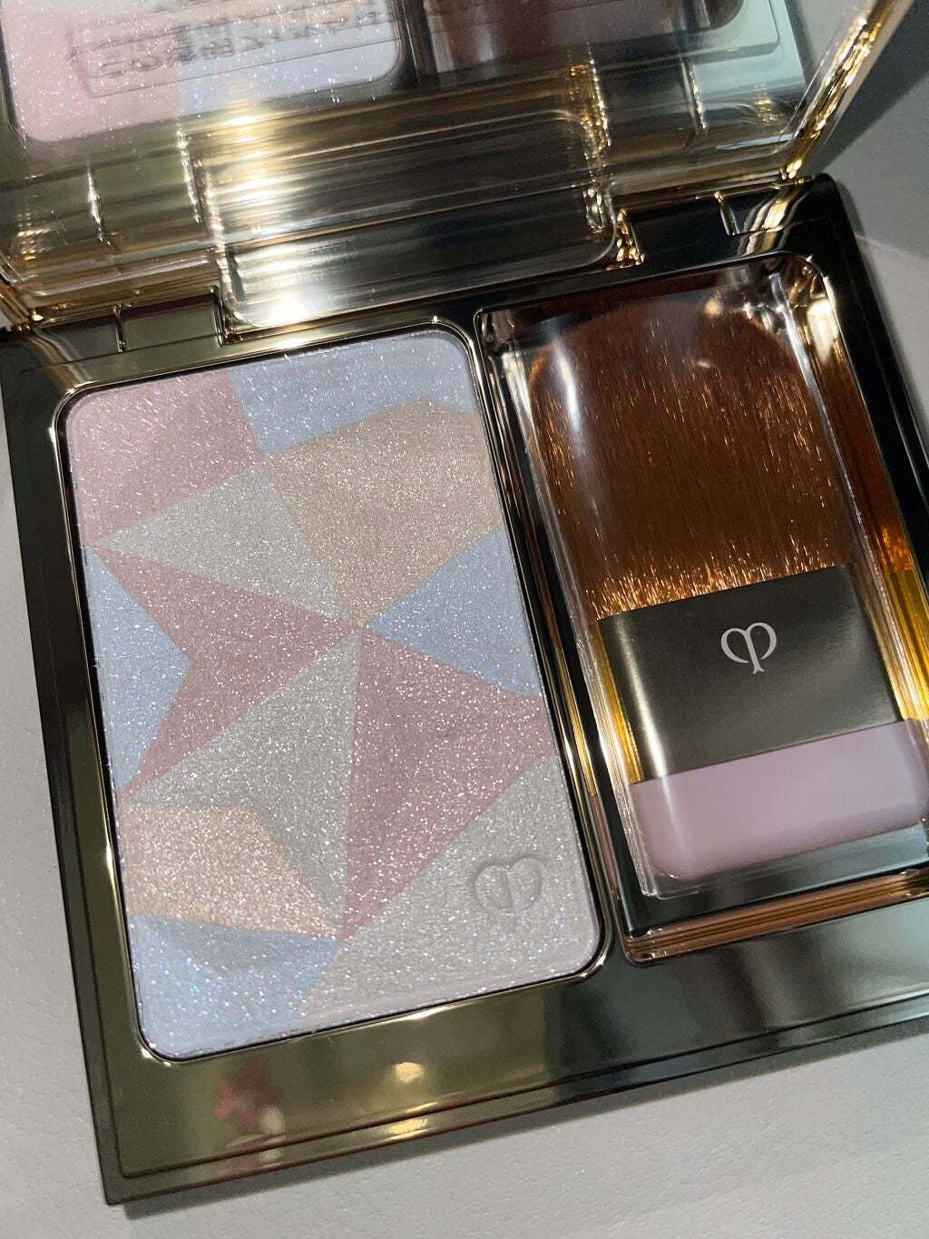 クレ・ド・ポー ボーテ レオスールデクラ/クレ・ド・ポー ボーテ/パウダーハイライトを使ったクチコミ(2枚目)