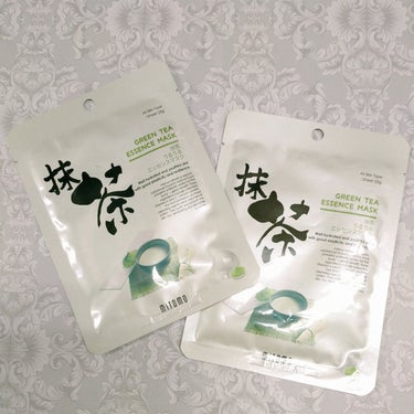 MITOMO グリーンティーフェイシャルエッセンスマスクのクチコミ「緑茶成分配合。 緑茶にはビタミンCが多く含まれ、お肌の老化防止や皮膚を清潔に保つ。チャ葉エキス.....」（1枚目）