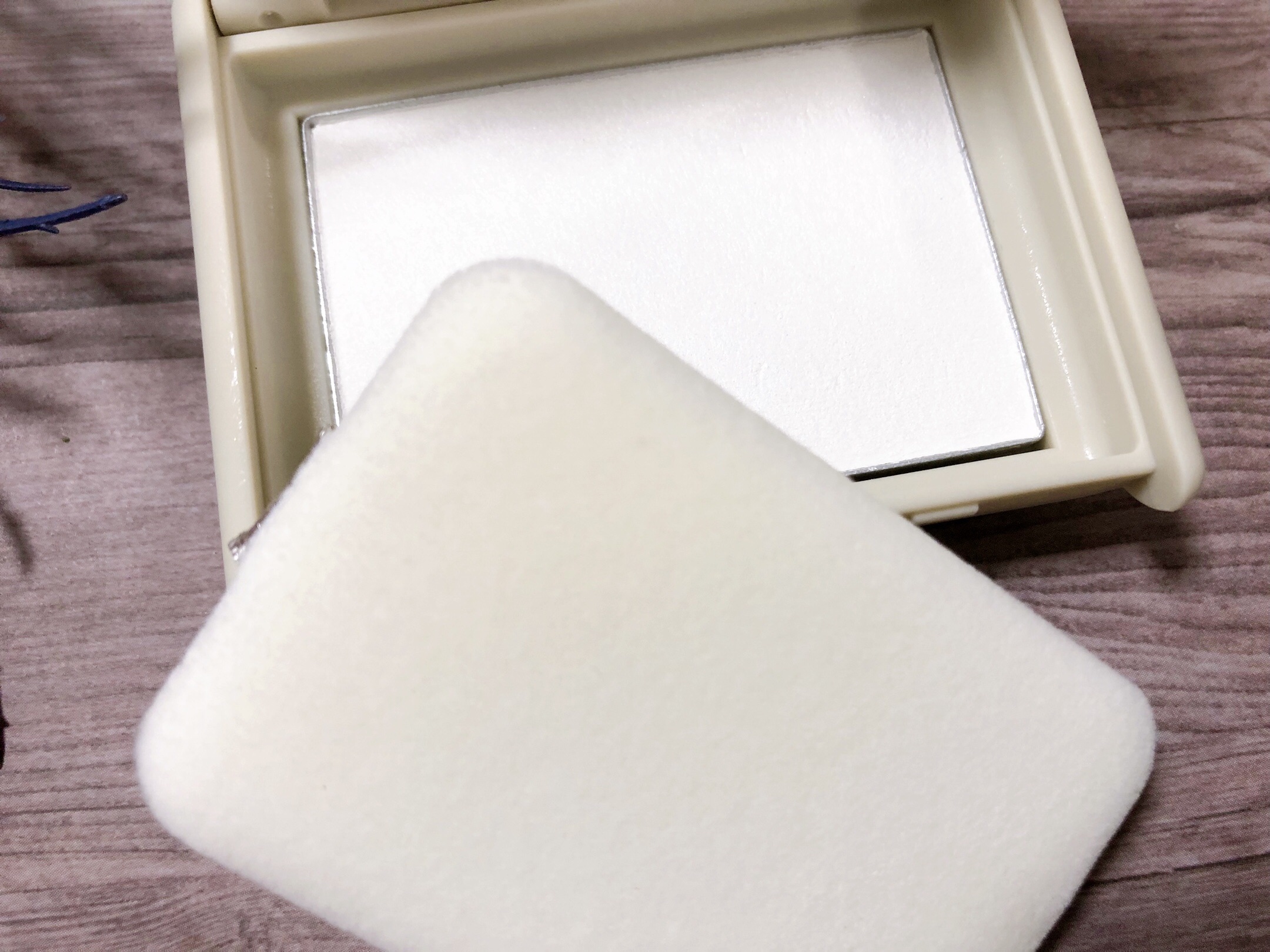 モリンガセラミドセッティングパウダーパクト/heimish/プレストパウダーを使ったクチコミ（3枚目）