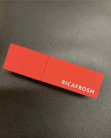 RICAFROSHジューシーリブティントの02バラタレッド！発色もいいししっかりティント機能があって、マスクする前にティッシュオフすればつかないから助かりまくり！
秋に向けて他色も狙いたい👏🏻