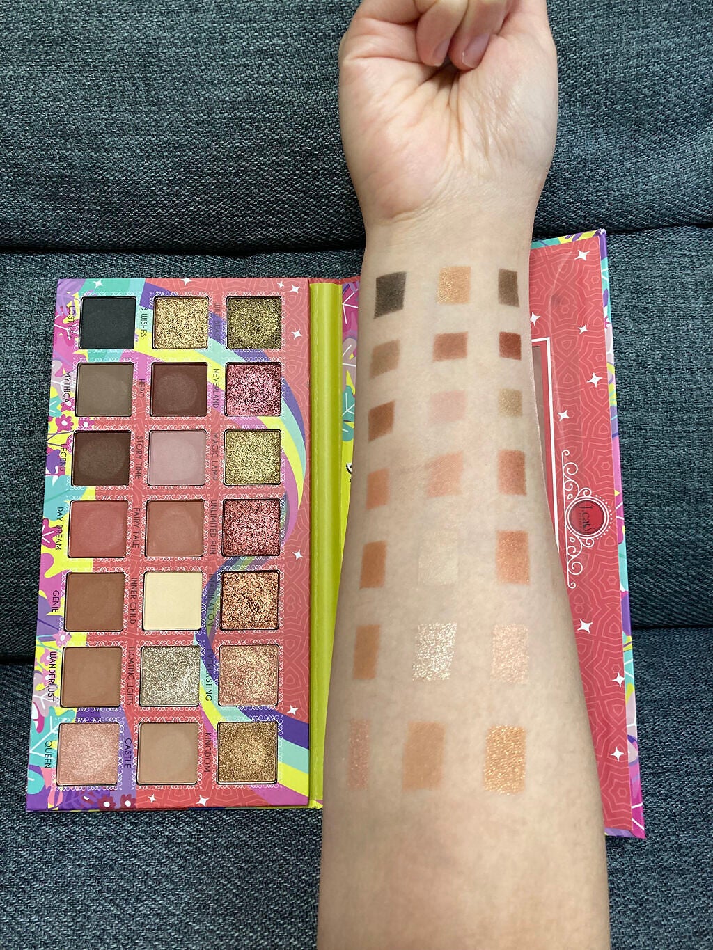 たれぱんだ on LIPS 「アイシャドウパレット🎨スウォッチJ.catbeautyテイクミ..」(1枚目)