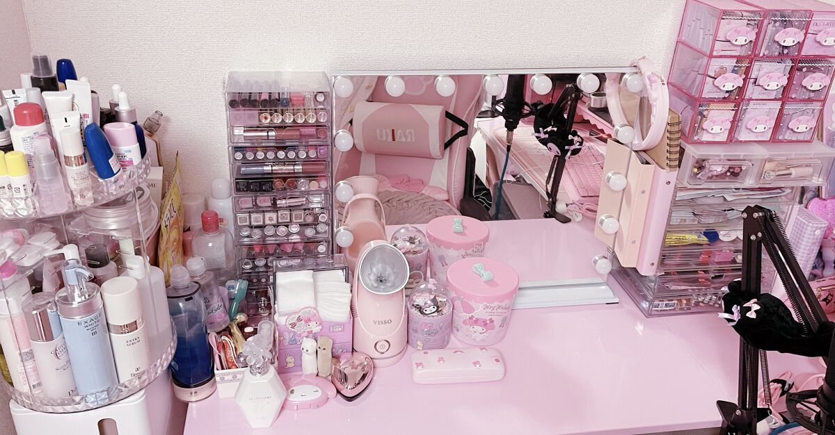 最新版
私のコスメ収納です。

新しいものが増えたら古いコスメや使わないな〜っていうコスメは入れ替えています！
無印の収納ケースとケースに収まらないものは収納ボックスにいれてます！


皆さんおすすめの収納ケースなど、あればぜひ教えてくださ