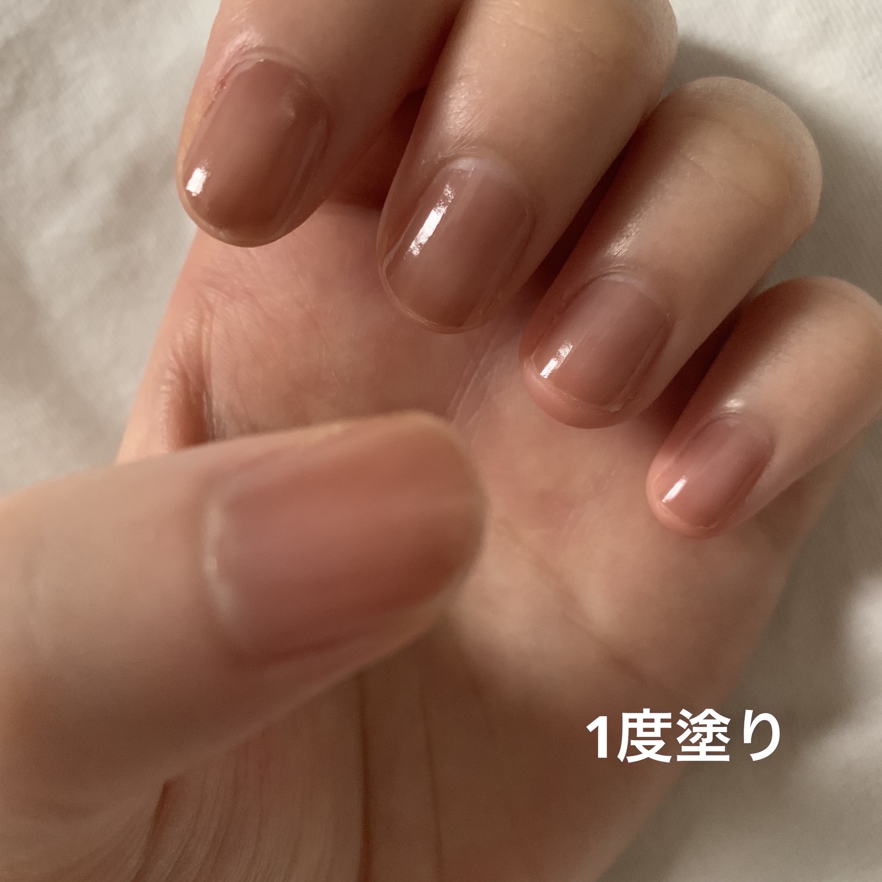 アンドバイロムアンド　グラッシードロップネイル VI01 ミルクベリー/&nd by rom&nd/マニキュアを使ったクチコミ（2枚目）