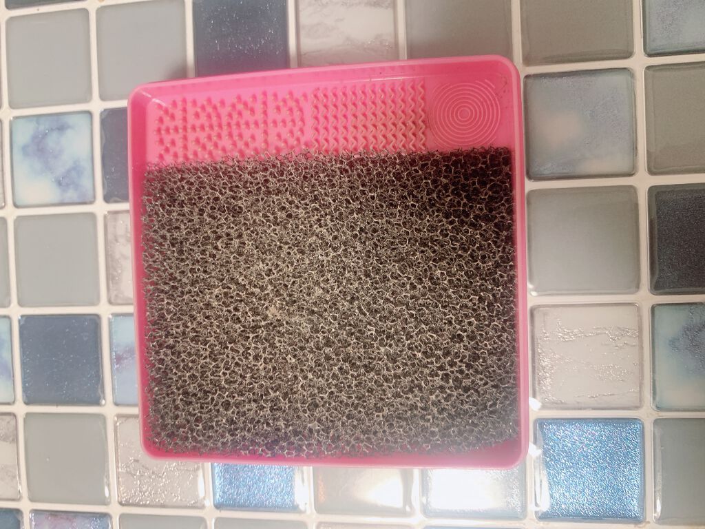 メイクブラシドライクリーナー/DAISO/メイクアップキットを使ったクチコミ(3枚目)