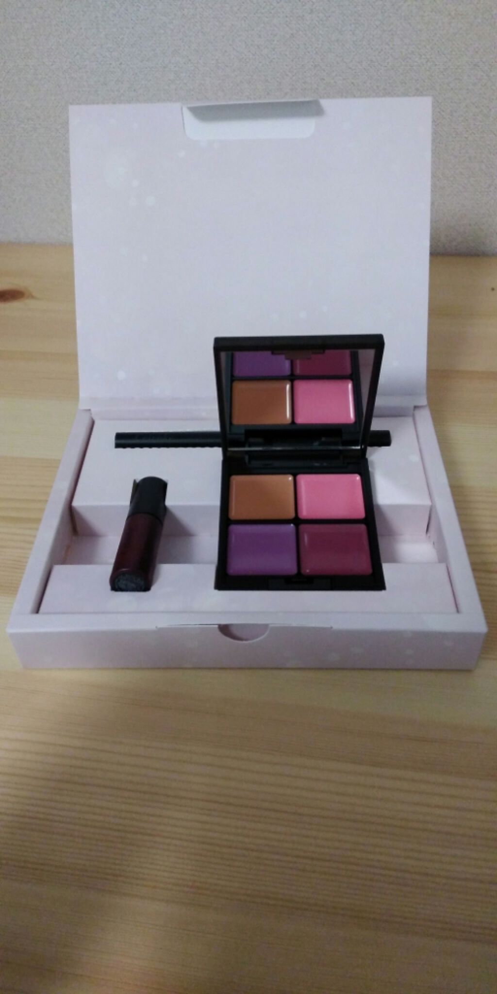 グローフリーダムパレットライジング/THREE/クリームハイライトを使ったクチコミ(1枚目)