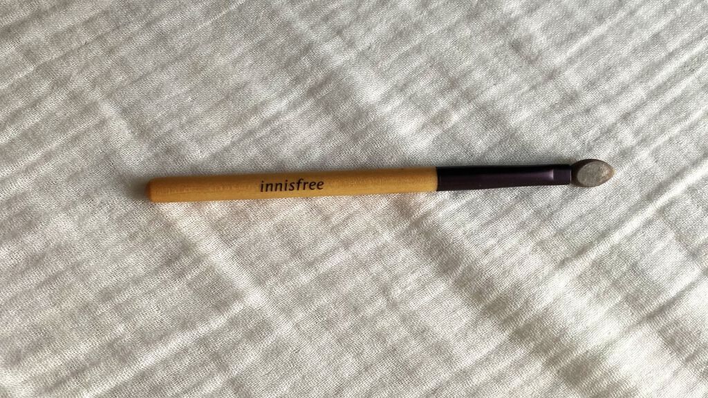 CONTOURING BRUSH (アイシャドウ ブラシ)/innisfree/メイクブラシを使ったクチコミ（1枚目）
