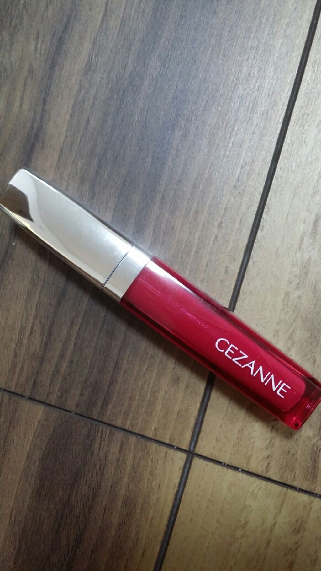 ポニーテール on LIPS 「たっぷり塗ってもベタくかない!優良なグロスです!透明感がある発..」(1枚目)