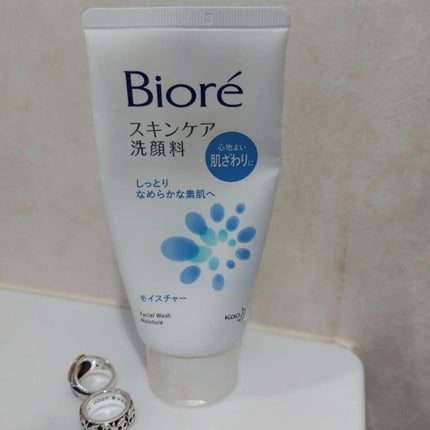 ビオレ スキンケア洗顔料 モイスチャーのクチコミ「ローソンさんのアプリくじで当たり使用しました。
しっとりなめらかな素肌に整えてくれる洗顔料。.....」(3枚目)