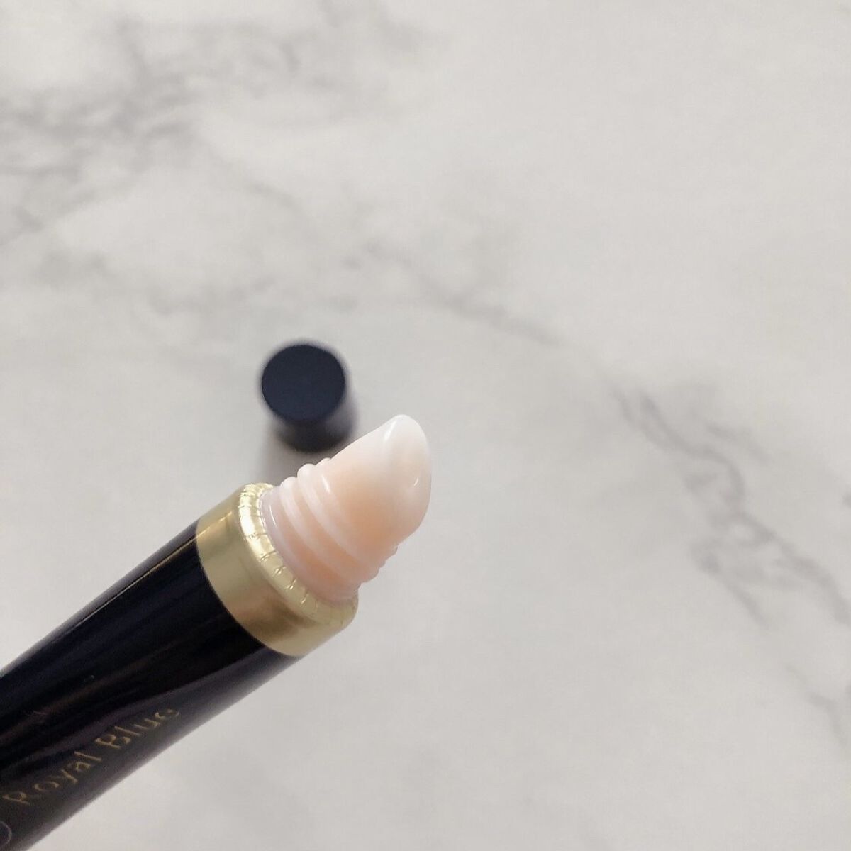 ニベア　ロイヤルブルーリップ　濃密美容ケア/ニベア/リップ美容液を使ったクチコミ（3枚目）