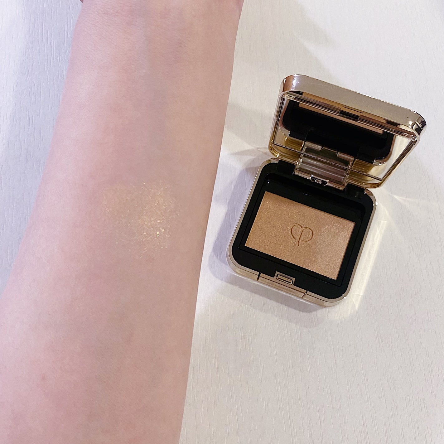 オンブルクルールソロ/クレ・ド・ポー ボーテ/単色アイシャドウを使ったクチコミ(3枚目)