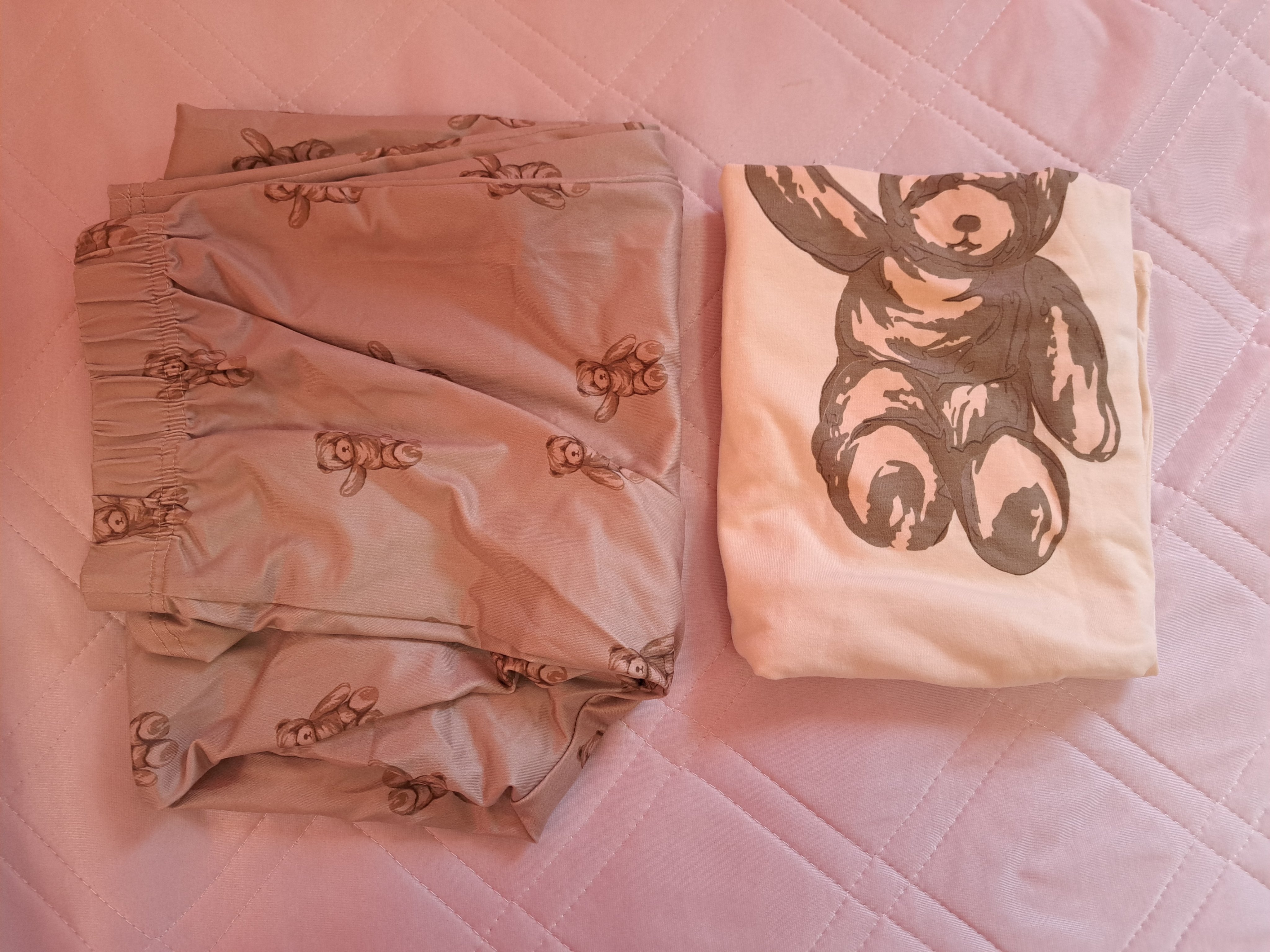 【SHEINの高見えするルームウェア🧸】
こんにちは！！
manaです

今回紹介するのは、
SHEIN
DAZY 熊プリント PJセット
カーキ／Mサイズ
2046円
(商品ID:14737544)
です
(写真見づらくてすみません🙏