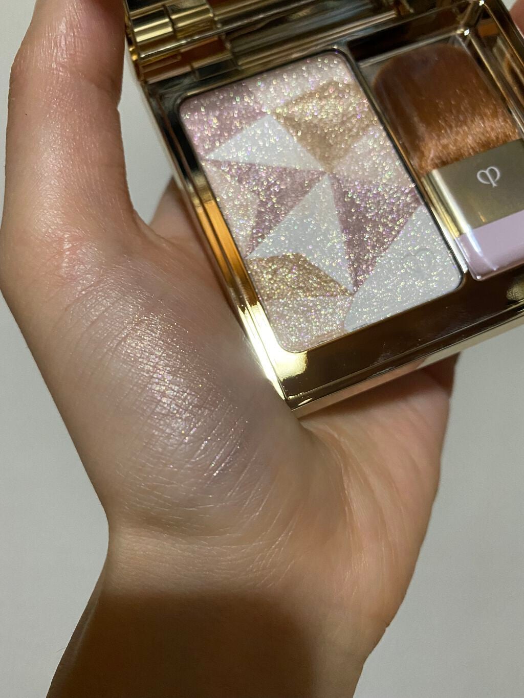 クレ・ド・ポー ボーテ レオスールデクラ/クレ・ド・ポー ボーテ/パウダーハイライトを使ったクチコミ(3枚目)