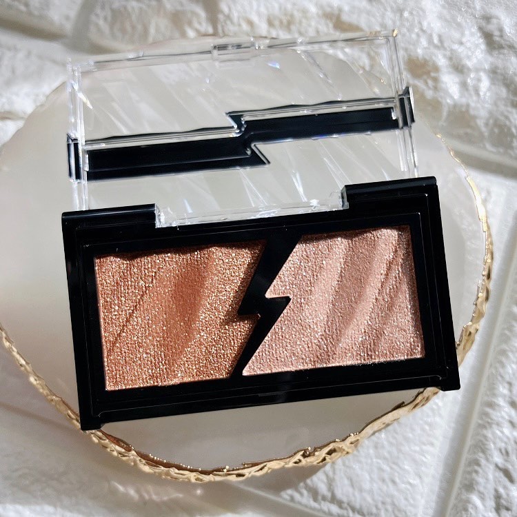 エレクトリックショックアイズ /KATE/アイシャドウパレットを使ったクチコミ（2枚目）