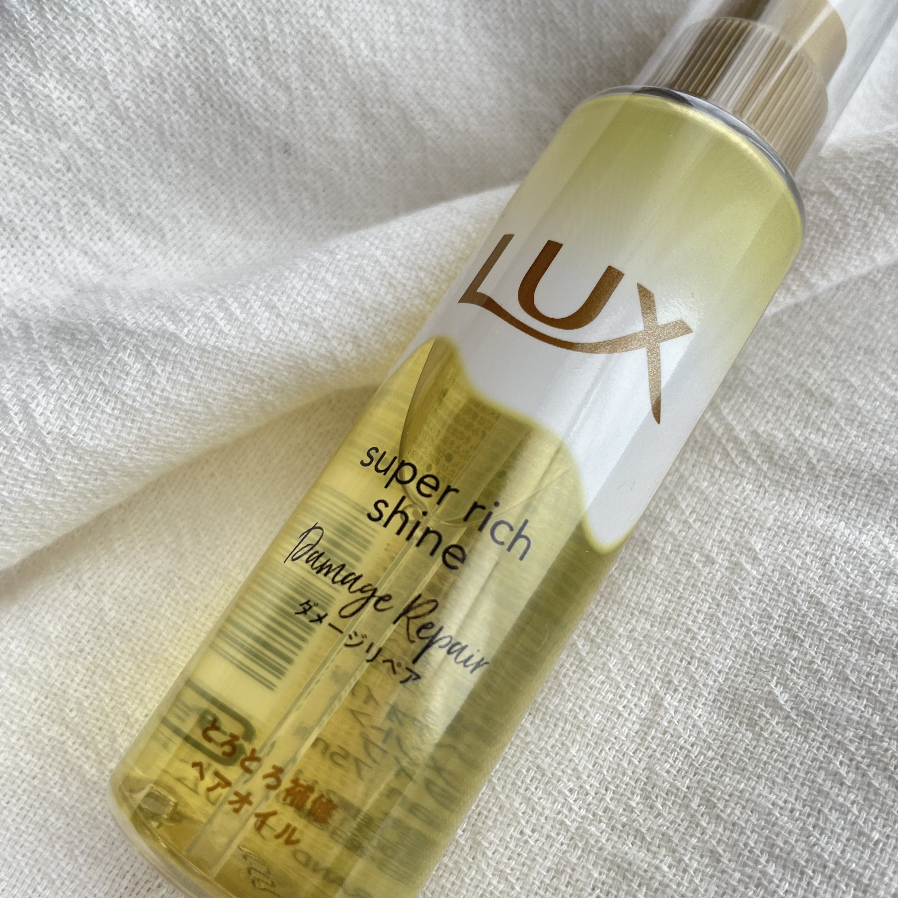 
💆🏻‍♀️

LUX ラックス
スーパーリッチシャイン ダメージリペア 
とろとろ補修ヘアオイル

🍒朝摘み果実とウォーターブロッサムの香り🍒

みずみずしくてフレッシュな甘い香りがすごくお気に入り。
テクスチャーは、重すぎないの