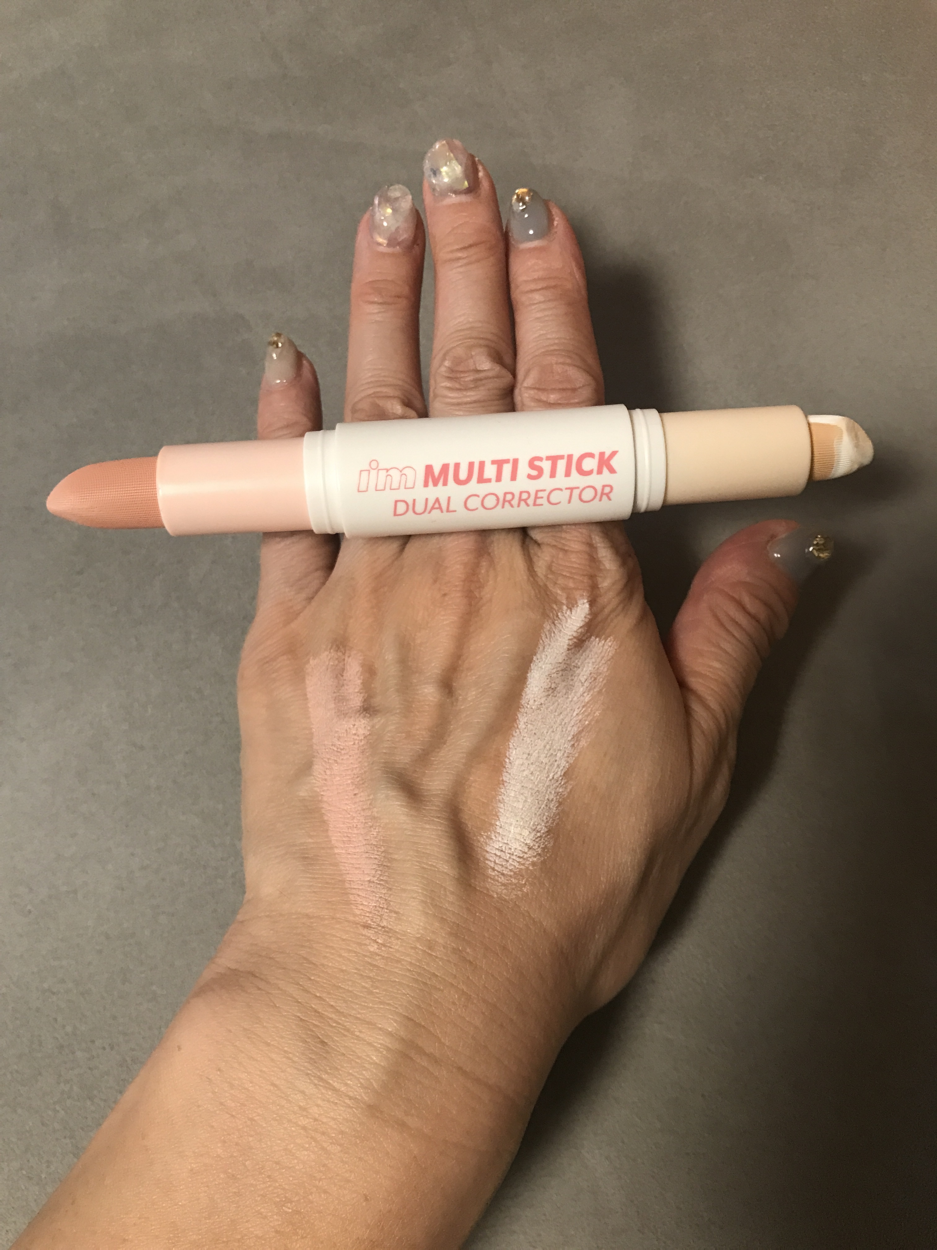 アイムマルチスティックデュアルコレクター 001 マーブルベージュ×ソフトピンク/i’m meme/スティックコンシーラーを使ったクチコミ（1枚目）