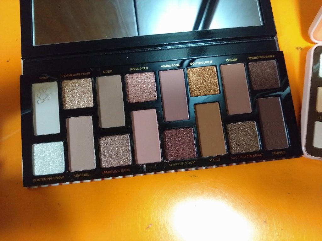 スイートピーチ アイシャドウ パレット/Too Faced/アイシャドウパレットを使ったクチコミ（2枚目）