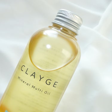 CLAYGE
マルチオイル フローラル＆ムスク


全身に使えるマルチオイル💛

国産オーガニックオイルなど
自然由来成分配合


２種類の香りから選べる！
（フローラル&ムスク、
　フローラル&パチュリ）

私が使っているのは、
清楚な香りのフローラル＆ムスク


サラッとしたライトなテクスチャー

髪に使うと自然なツヤ感と
ウェットな質感を表現できる🙆‍♀️

ツヤツヤになりすぎないのが良い！


肌への馴染みも香りも良いから
ボディにも使いやすい☺️

私は、お風呂上がりのボディケア時に
ボディクリームの上から塗り重ねたり
クリームと混ぜたりして使用中。



の画像 その1