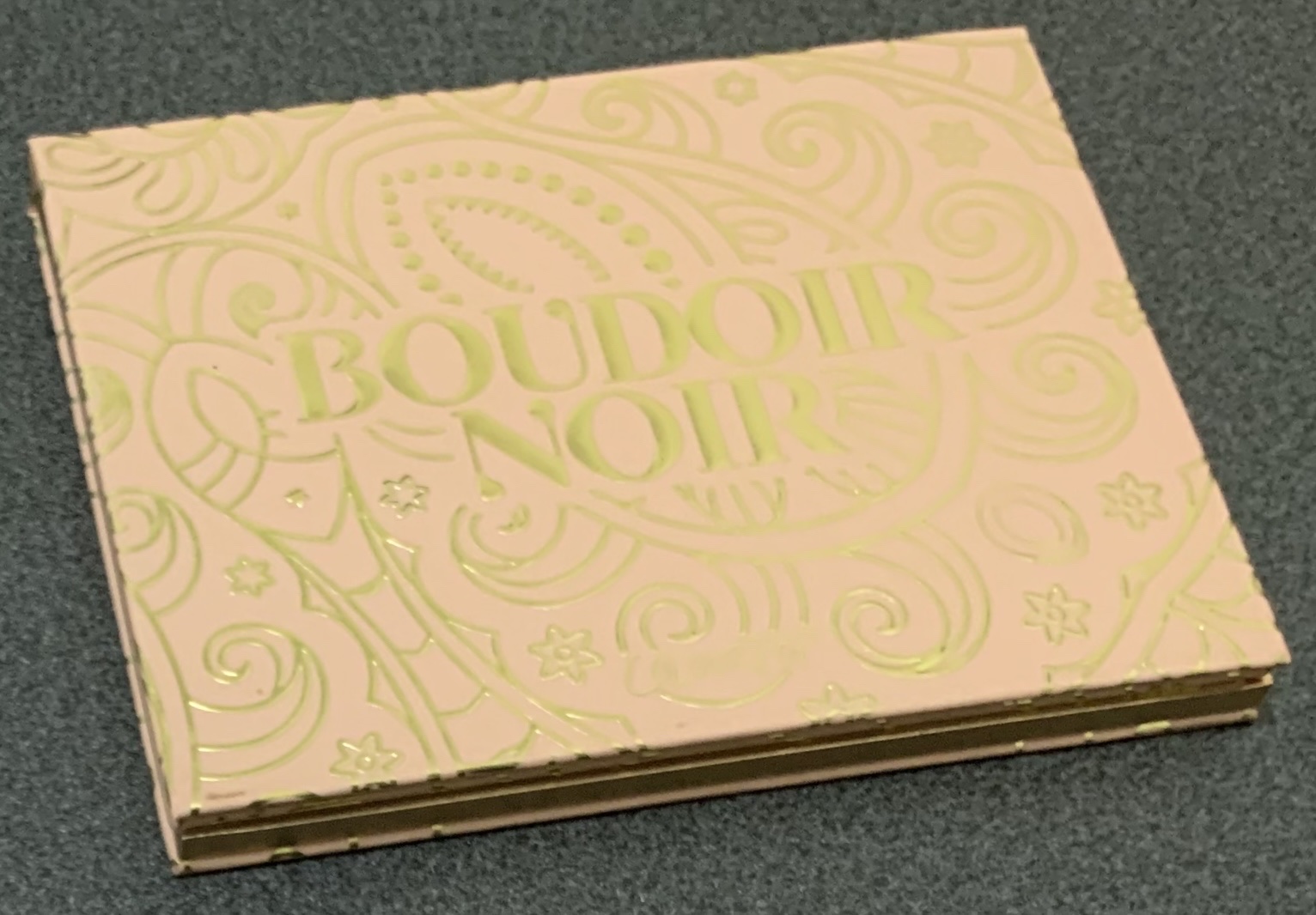 BOUDOIR NOIR/ColourPop/アイシャドウパレットを使ったクチコミ（2枚目）