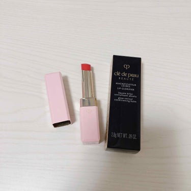 cle de peau beaute
クレ･ド･ポー ボーテ
マニフィカトゥールレーブルｎ
２レッド
医薬部外品 リップクリーム･口紅

彩りも、うるおいも叶える、ピュアな光。
肌に溶け込む自然な色づき