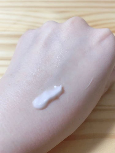 HOLIKA HOLIKA MOISTURE HAND CREAMのクチコミ「ホリカホリカ
アモングアス モイスチャー ハンドクリーム

Qoo10で購入しました✨

香り.....」（3枚目）