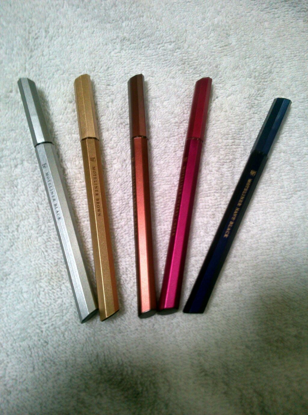 モテライナー リキッド/UZU BY FLOWFUSHI/リキッドアイライナーを使ったクチコミ（2枚目）