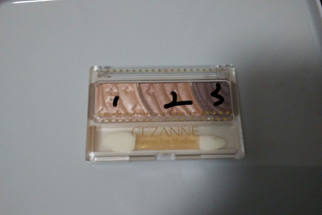 トーンアップアイシャドウ/CEZANNE/アイシャドウパレットを使ったクチコミ（1枚目）