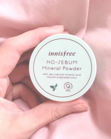 Innisfree フェイスパウダー

妹に誕生日プレゼントで貰いました💞
韓国コスメで今話題のInnisfree！
リキッドファンデーションをした後に付けてます。
とりあえず崩れない！
マスクをしても