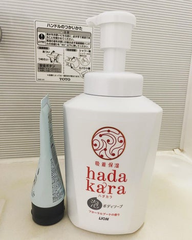 hadakara ボディソープ 泡で出てくるタイプ  フローラルブーケの香り 本体大型サイズ825ml/hadakara/ボディソープを使ったクチコミ（1枚目）