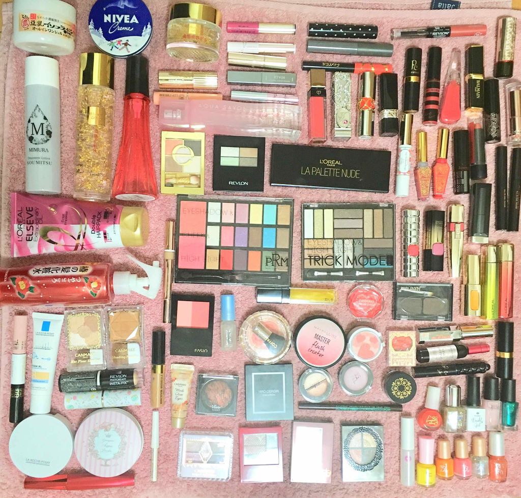 100フォロワーさんと1000いいね超えありがとうございます‼️

記念？に持っている化粧品を並べたくなったので並べてみました(((o(*ﾟ▽ﾟ*)o)))

なんかほんとかなり増えたなぁという感想しか浮かばないですが

どれも素敵な化粧品