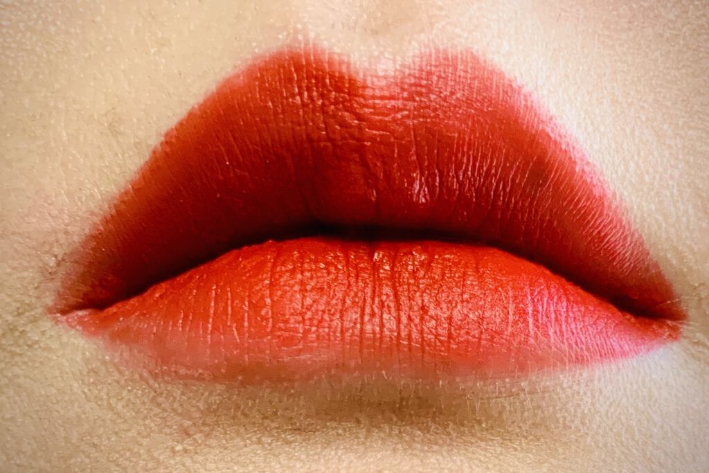 センシュアルパウダーマットリキッド 288 GAM/HERA/口紅を使ったクチコミ（3枚目）