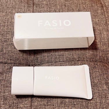 話題になってるFASIOのエアリーステイ BB ティント UV、02ライトベージュを通販でゲットしました。
人気すぎて欲しい色が店頭になかったんよ…。(次行ったら全色完売してた)
01と02は系統で明る