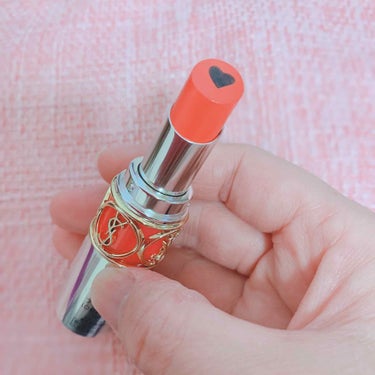 💄YSLヴォリュプテプランプインカラー
🧡お色が4番のエクスポージングコーラル
￥4,644(税込)
綺麗な色でそのままの発色！
塗り心地はスースー🍃
メンソレータムとか苦手な人は好まないかな？
ボリュ