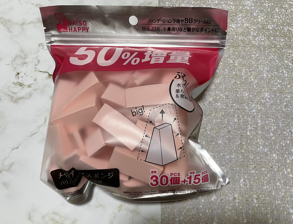 メイクアップスポンジ(バリューパック ウェッジ型 30個)/DAISO/パフ・スポンジを使ったクチコミ（2枚目）
