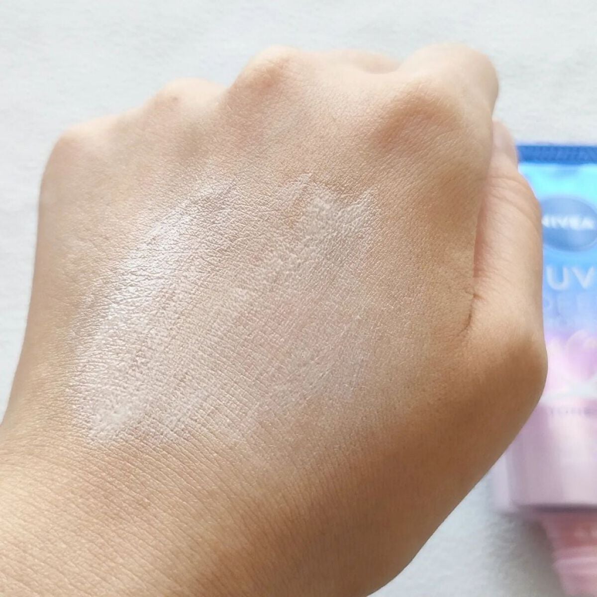 ニベアUV ディープ プロテクト&ケア トーンアップ エッセンス/ニベア/日焼け止めローションを使ったクチコミ(4枚目)