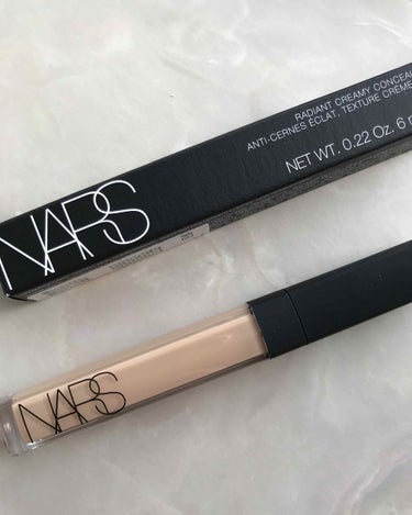 NARS ラディアントクリーミーコンシーラー
1234 CUSTARD
なめらかなテクスチャーです。私には少し色が濃かったので使い方を模索してます💦