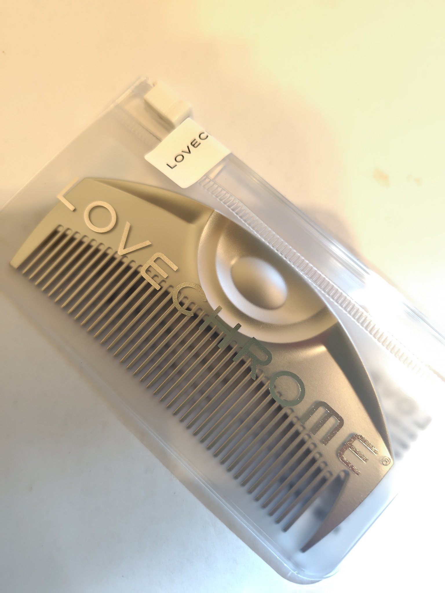 LOVECHROME F ツキ シルバー / F TSUKI SILVERのクチコミ「ラブクロムのコーム、初挑戦しました！
シンプルで小ぶりなコームだけど、お高い😭

髪を梳かす時.....」（1枚目）