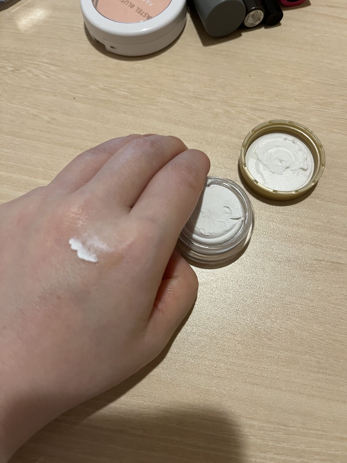 ポアレスエアリーベース/キャンメイク/化粧下地を使ったクチコミ（1枚目）