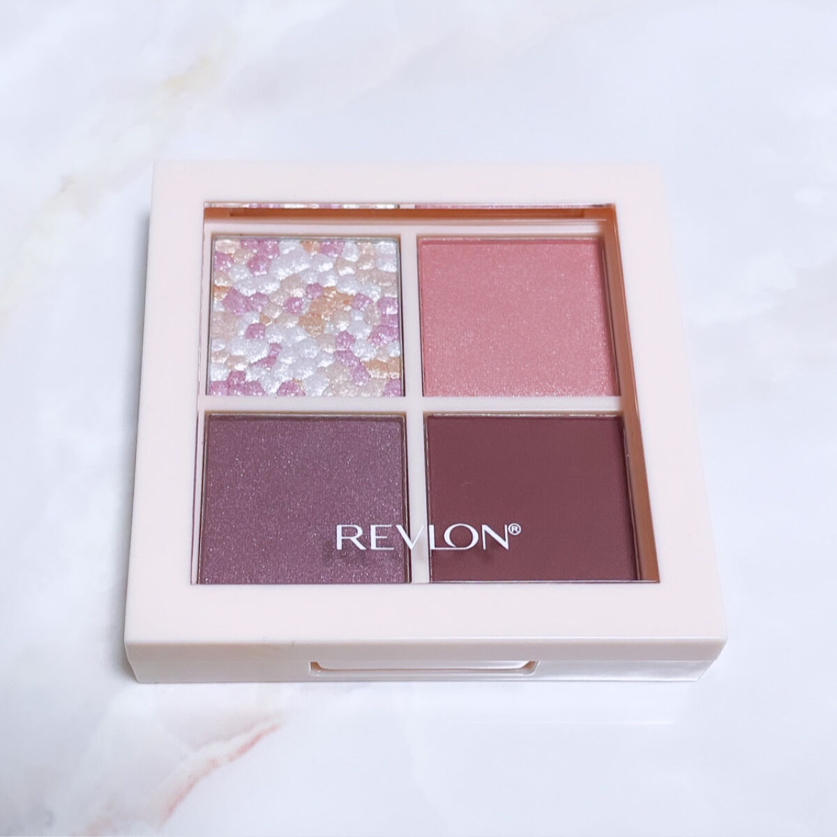 レブロン ダズル アイシャドウ クアッド/REVLON/アイシャドウパレットを使ったクチコミ（1枚目）
