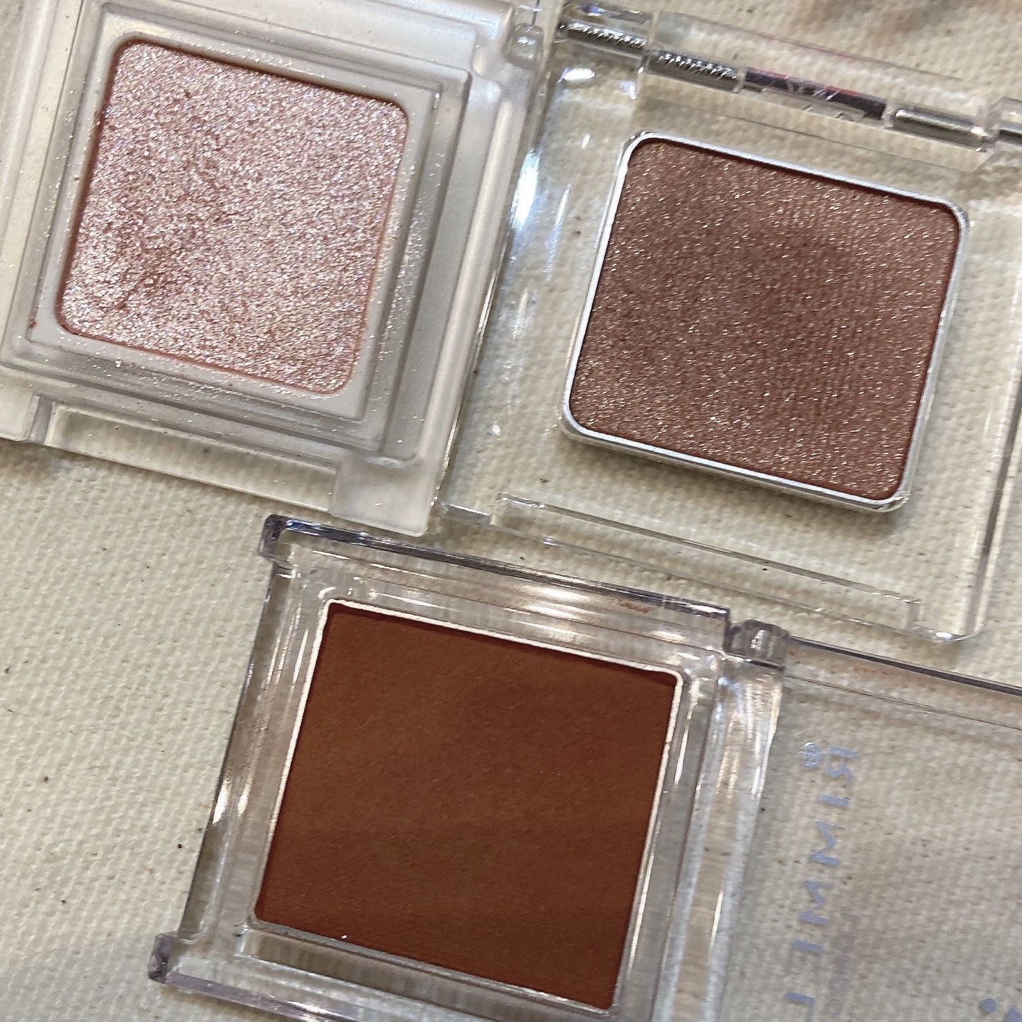 プリズム パウダーアイカラー 017/リンメル ロンドン/単色アイシャドウを使ったクチコミ（2枚目）