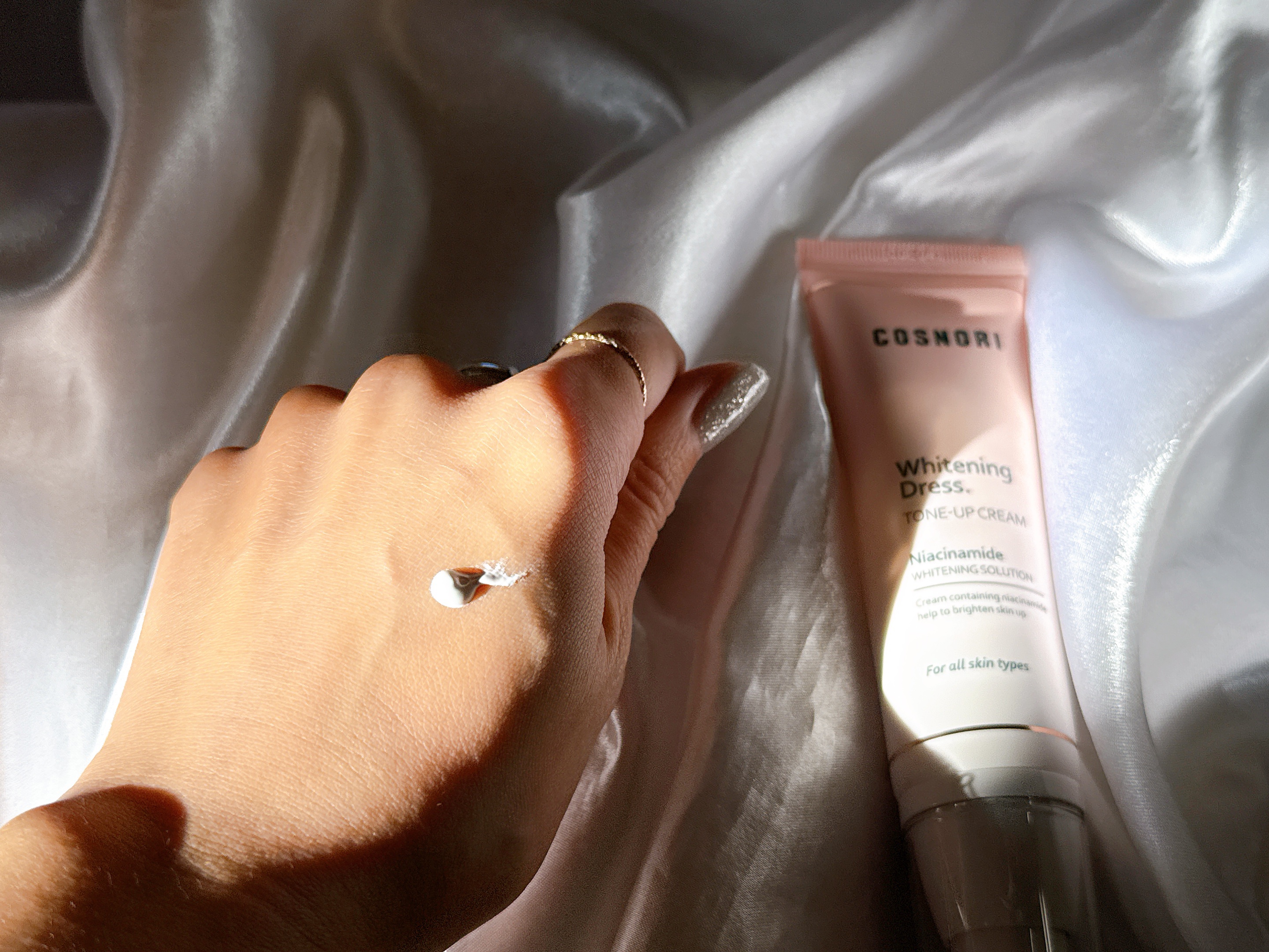 ホワイトニングドレストーンアップクリーム/COSNORI/化粧下地を使ったクチコミ（2枚目）