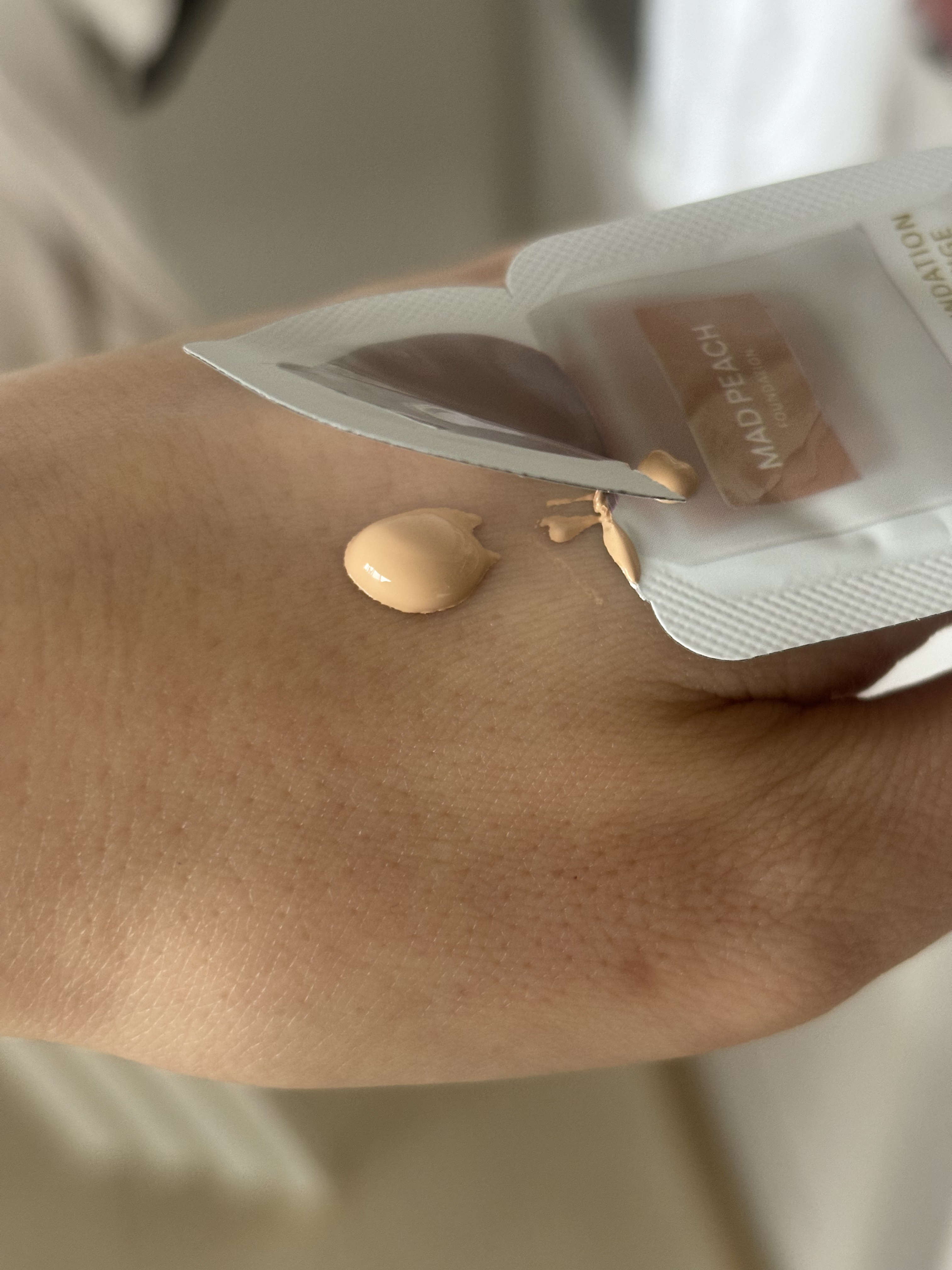 マッドピーチ スタイルフィットファンデーション 2.0 ナチュラルベージュ(NATURAL BEIGE)/MAD PEACH/リキッドファンデーションを使ったクチコミ（3枚目）