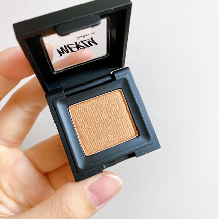 MERZY THE FIRST EYE SHADOWのクチコミ「\MERZY THE FIRST EYE SHADOW/
E4 MARIL YN GOLD
.....」(3枚目)