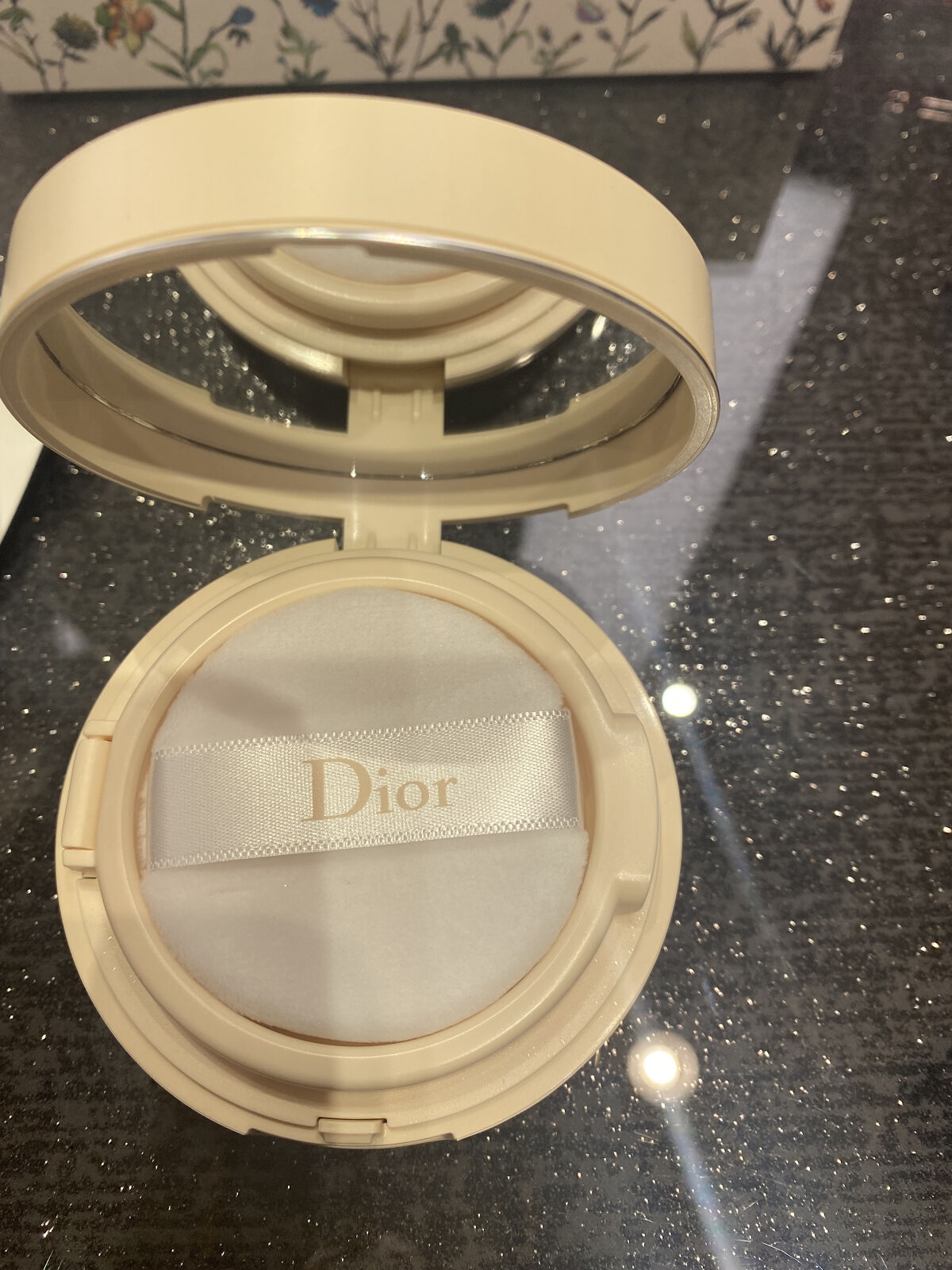 ディオールスキン フォーエヴァー クッション パウダー ミレフィオリ/Dior/ルースパウダーを使ったクチコミ（2枚目）