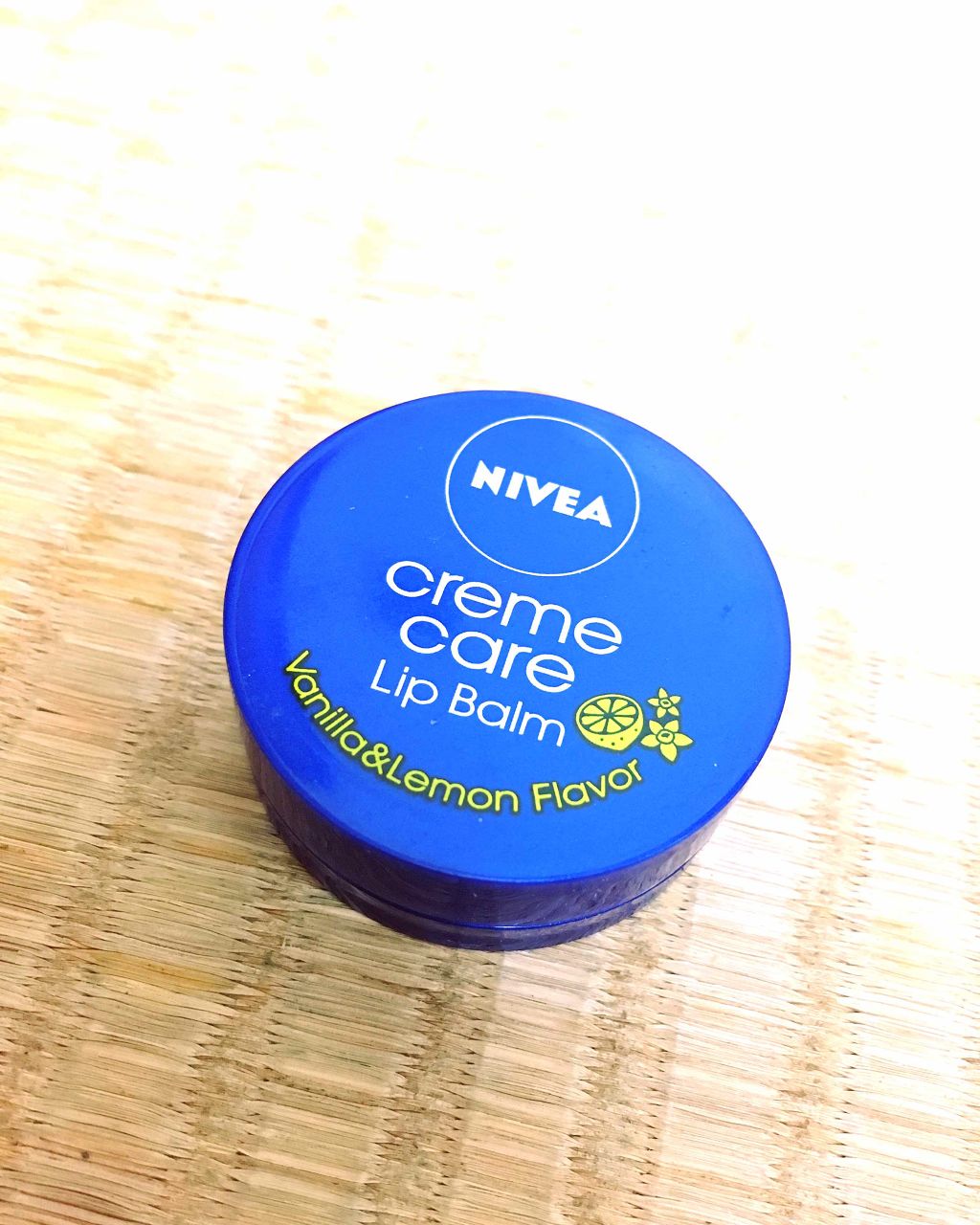 ニベア クリームケア リップバーム バニラ&レモンの香り/ニベア/リップケアを使ったクチコミ（1枚目）