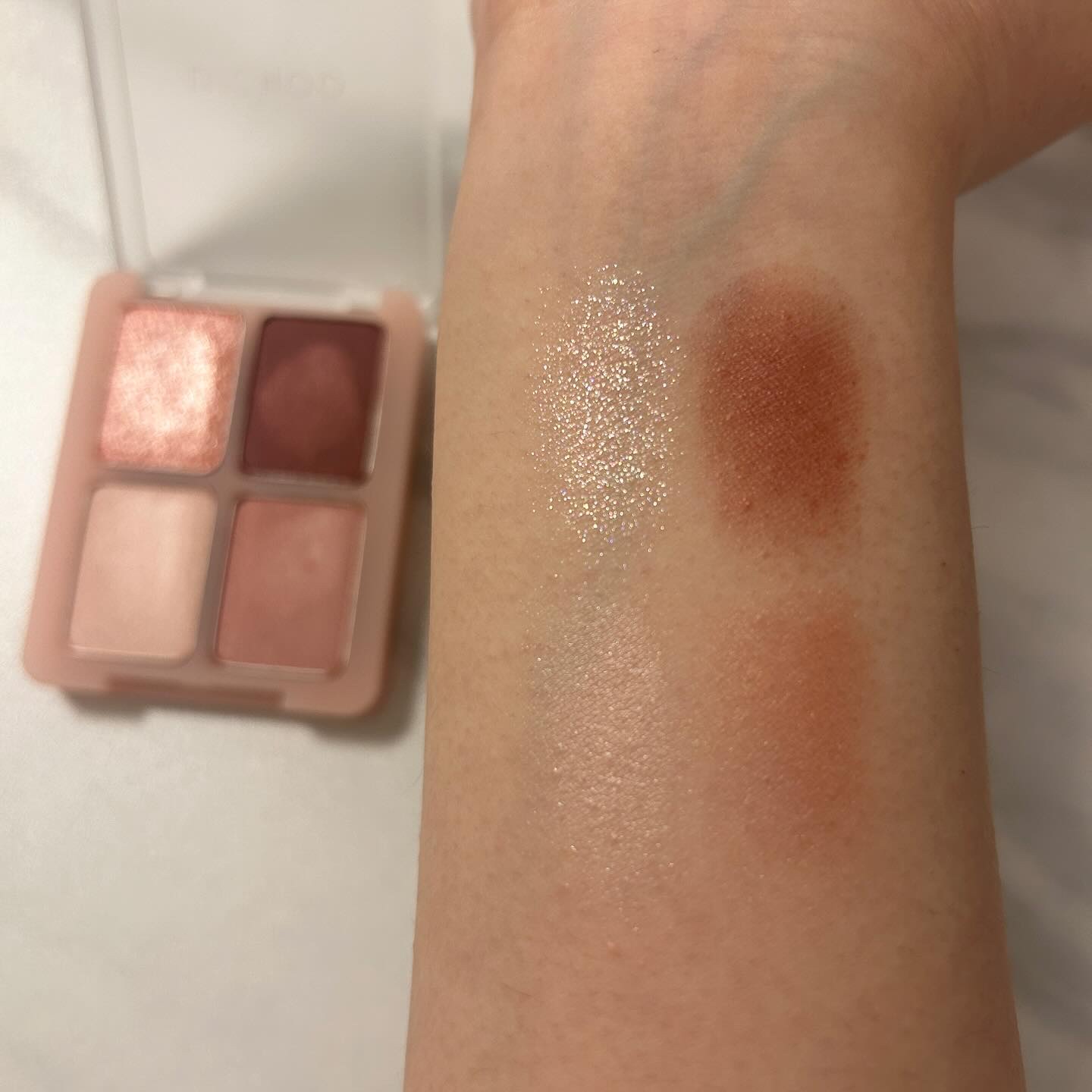  グラム アイ シャドウ ハニーピンク(HONEY PINK)/U/CHOO/アイシャドウパレットを使ったクチコミ（3枚目）