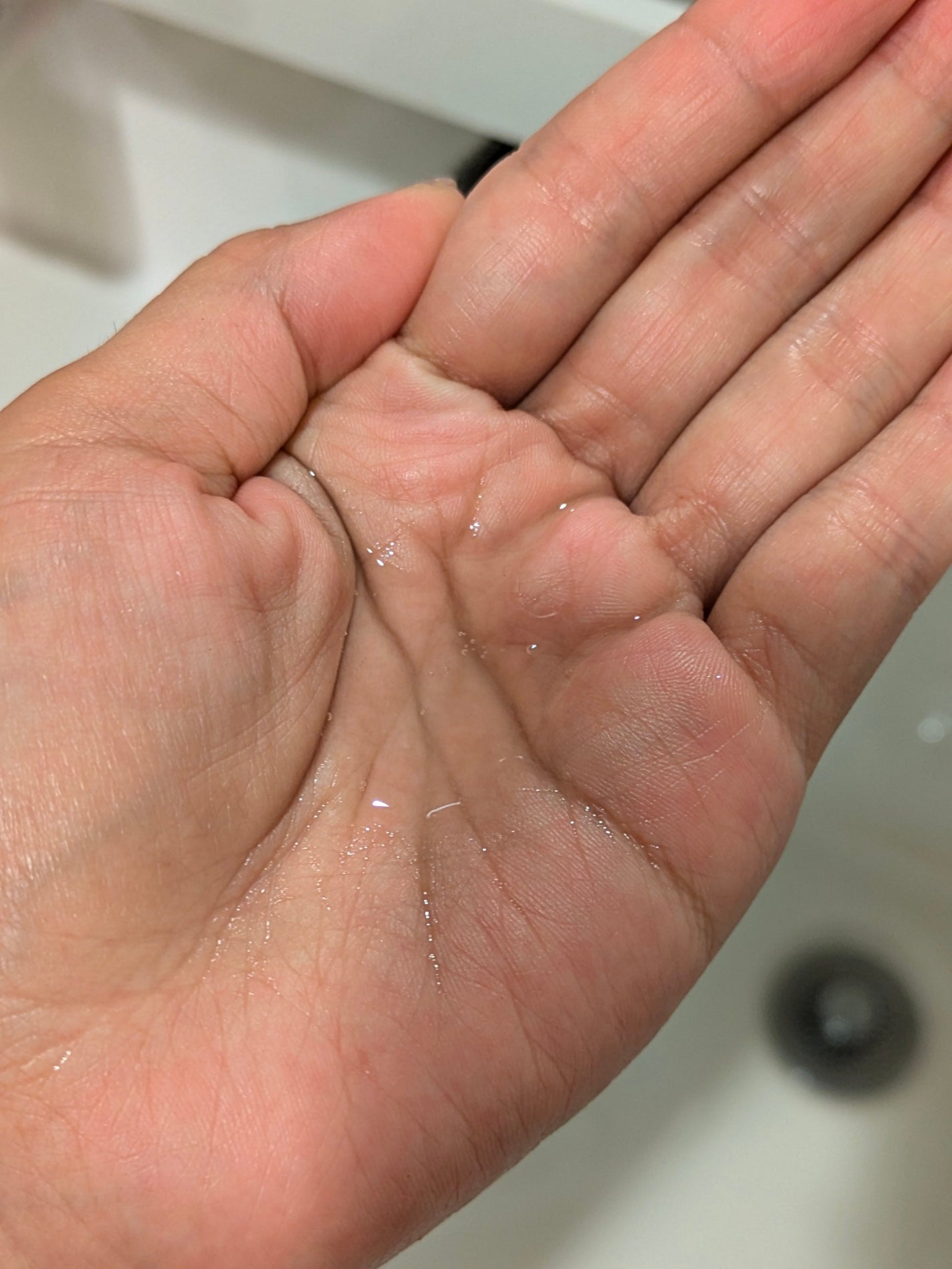 mtuk on LIPS 「まずテクスチャーはオイルなのにサラッとしていて肌なじみがよく、..」(3枚目)