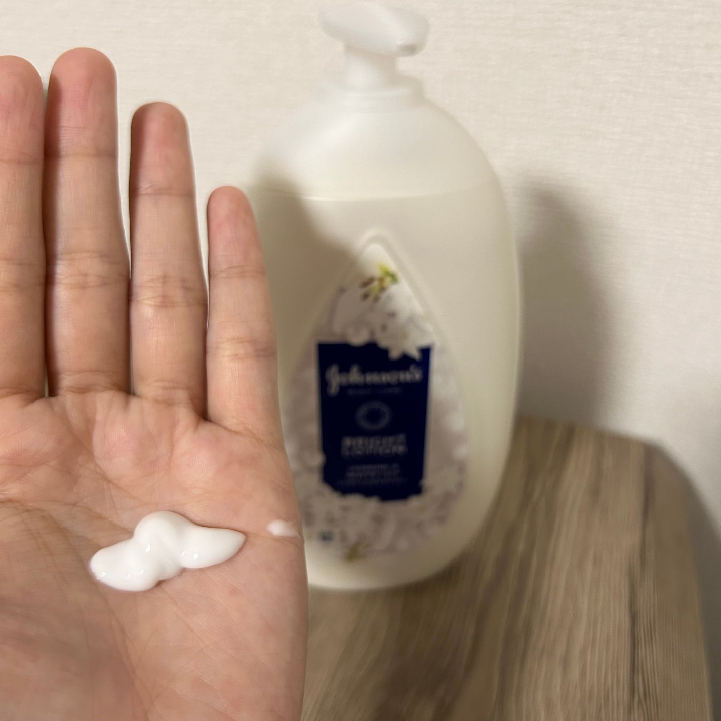 バイブラント ラディアンス アロマミルク/ジョンソンボディケア/ボディミルクを使ったクチコミ(2枚目)