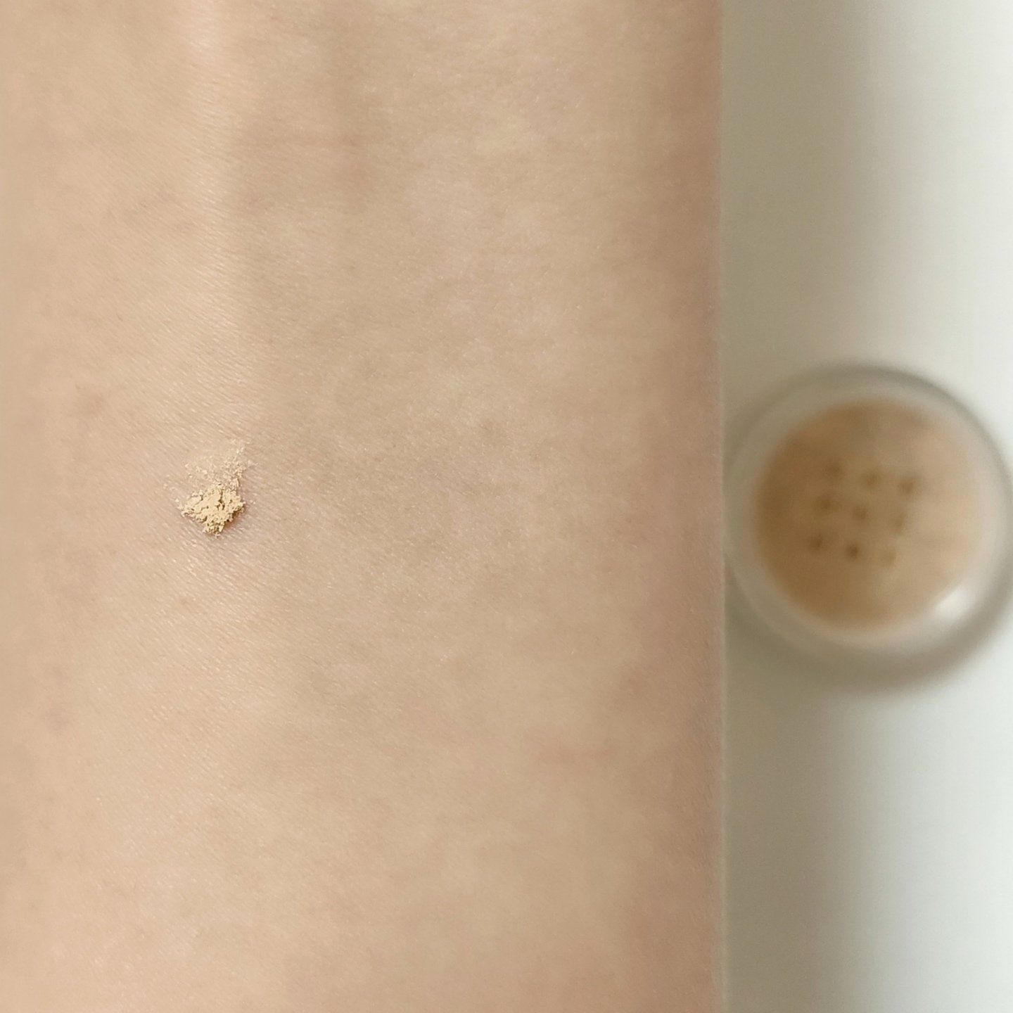 薬用コンシーラー アクネプロテクター/ONLY MINERALS/パウダーコンシーラーを使ったクチコミ（3枚目）