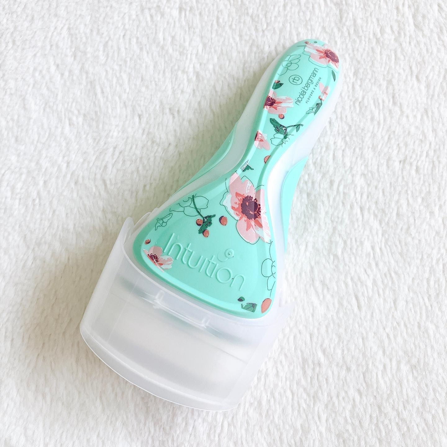 イントゥイション 敏感肌用 ホルダー （刃付き）＋替刃１コ/イントゥイション/シェーバーを使ったクチコミ（3枚目）