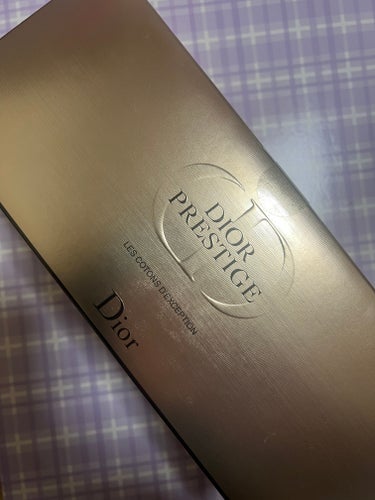 Dior ディオール フェイシャル コットン

最高級の化粧水を買ったのでコットンも最高級なものを使おうと購入してみました。

とにかく全然毛羽立たない。凄い！！

入れ物のもゴールドでテンション上がる